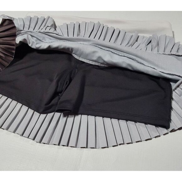 Lucky In Love Ruffle Skort Sz M Golf Tennis Beach Stretch Pleated Blk Wht Ombre - Picture 5 of 8